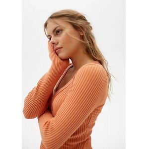urban outfitters // bdg meryl snap henley pink sweater nwt